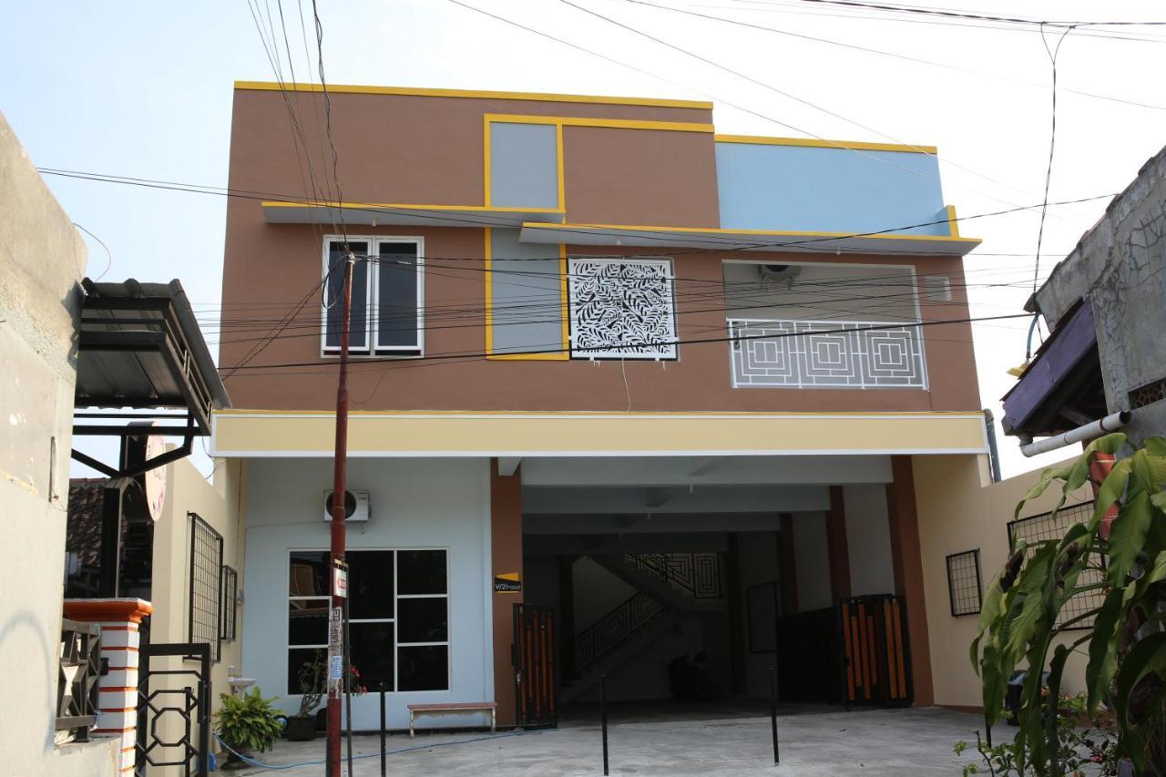 Reddoorz Syariah Near Suncity Mall Madiun Exterior photo