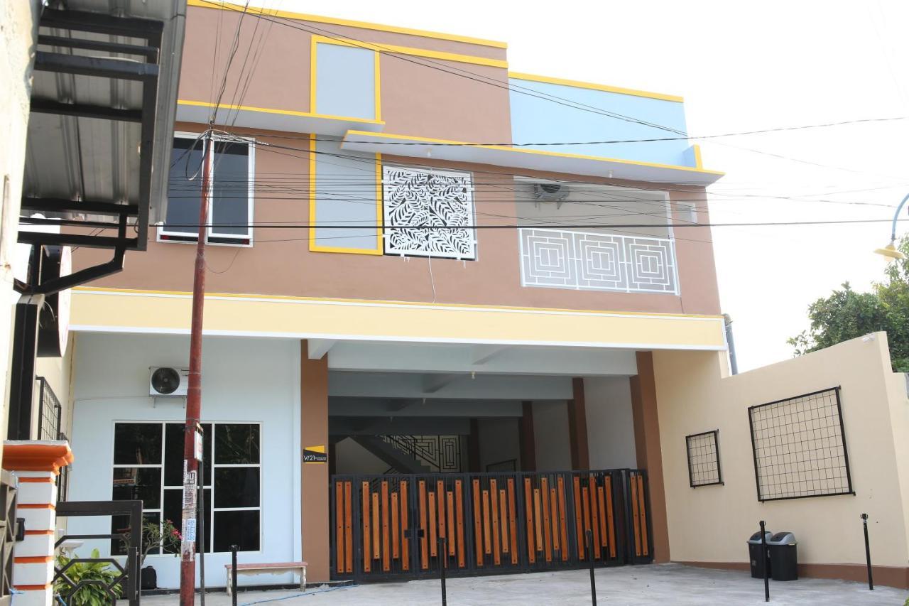 Reddoorz Syariah Near Suncity Mall Madiun Exterior photo