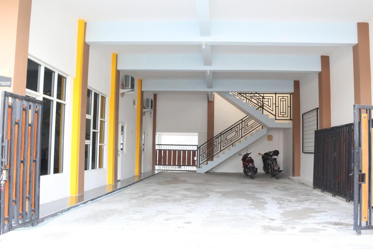 Reddoorz Syariah Near Suncity Mall Madiun Exterior photo